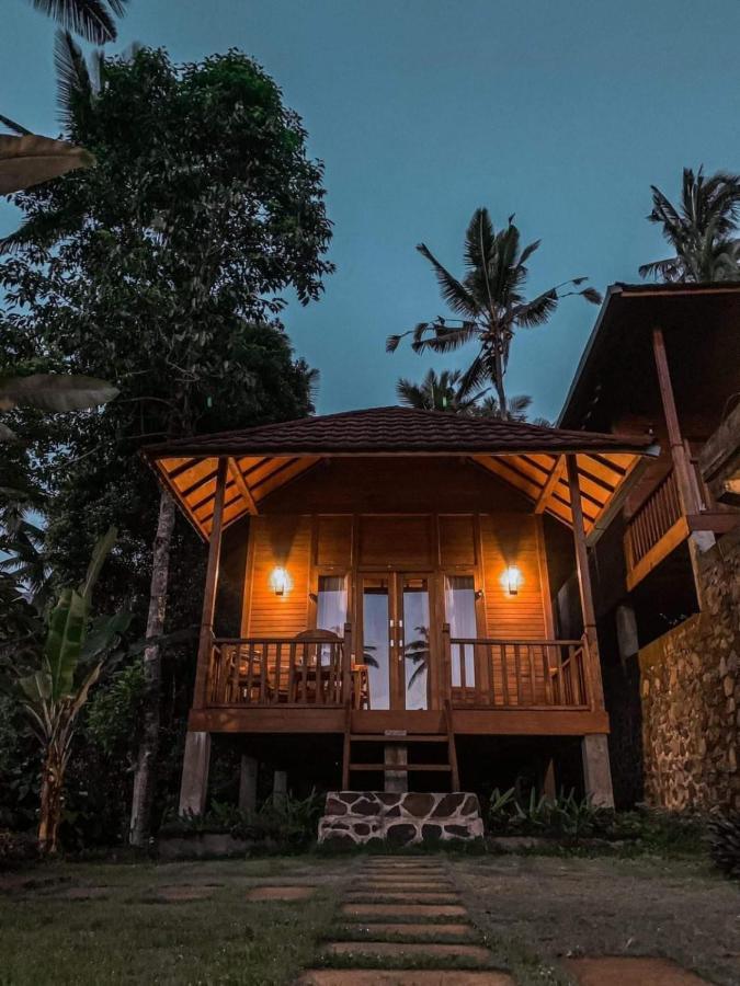 Uma D'Nyuh Homestay Singaraja  Ngoại thất bức ảnh